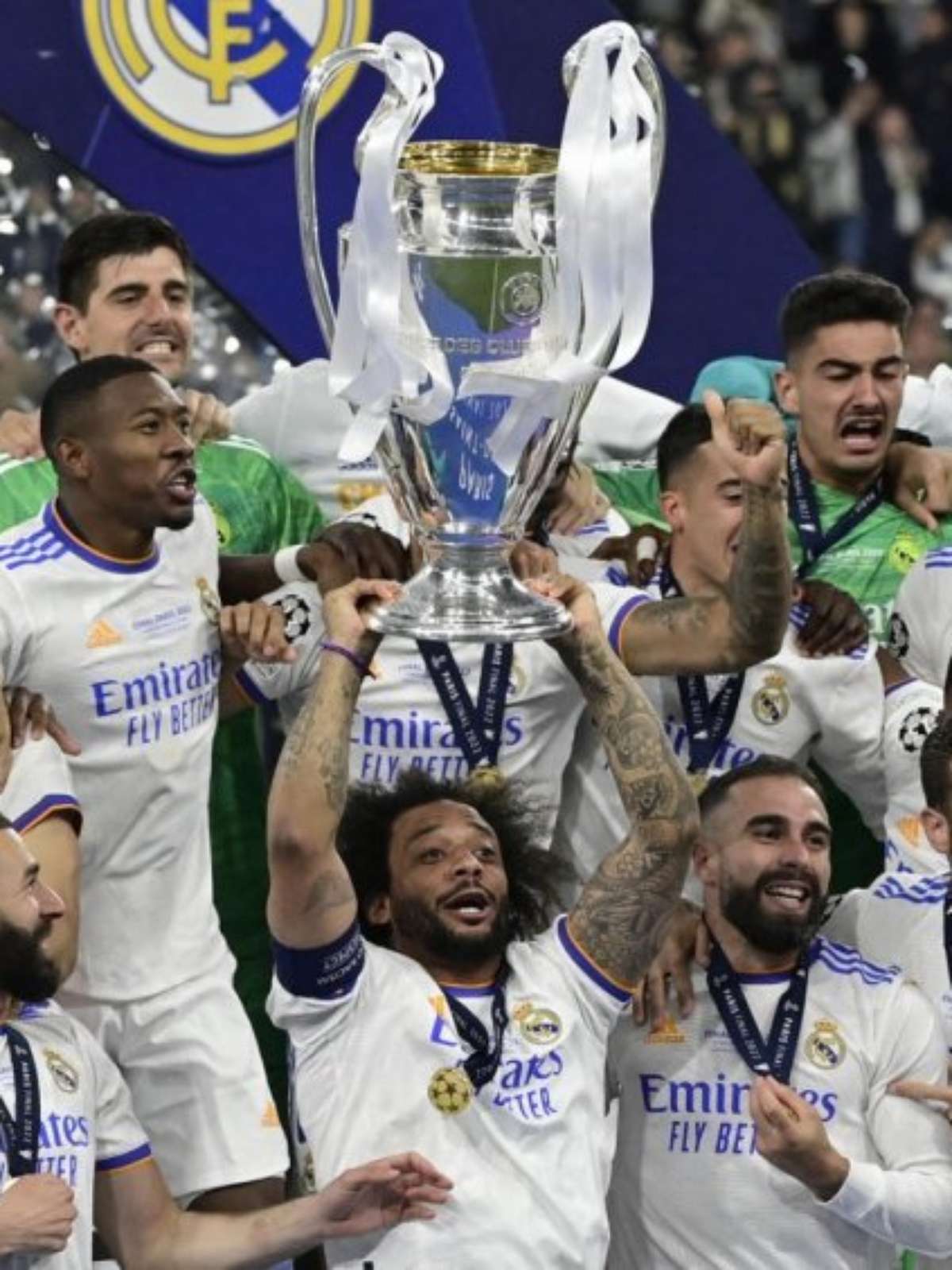 Marcelo é primeiro brasileiro a erguer taça da Champions como capitão, liga dos campeões