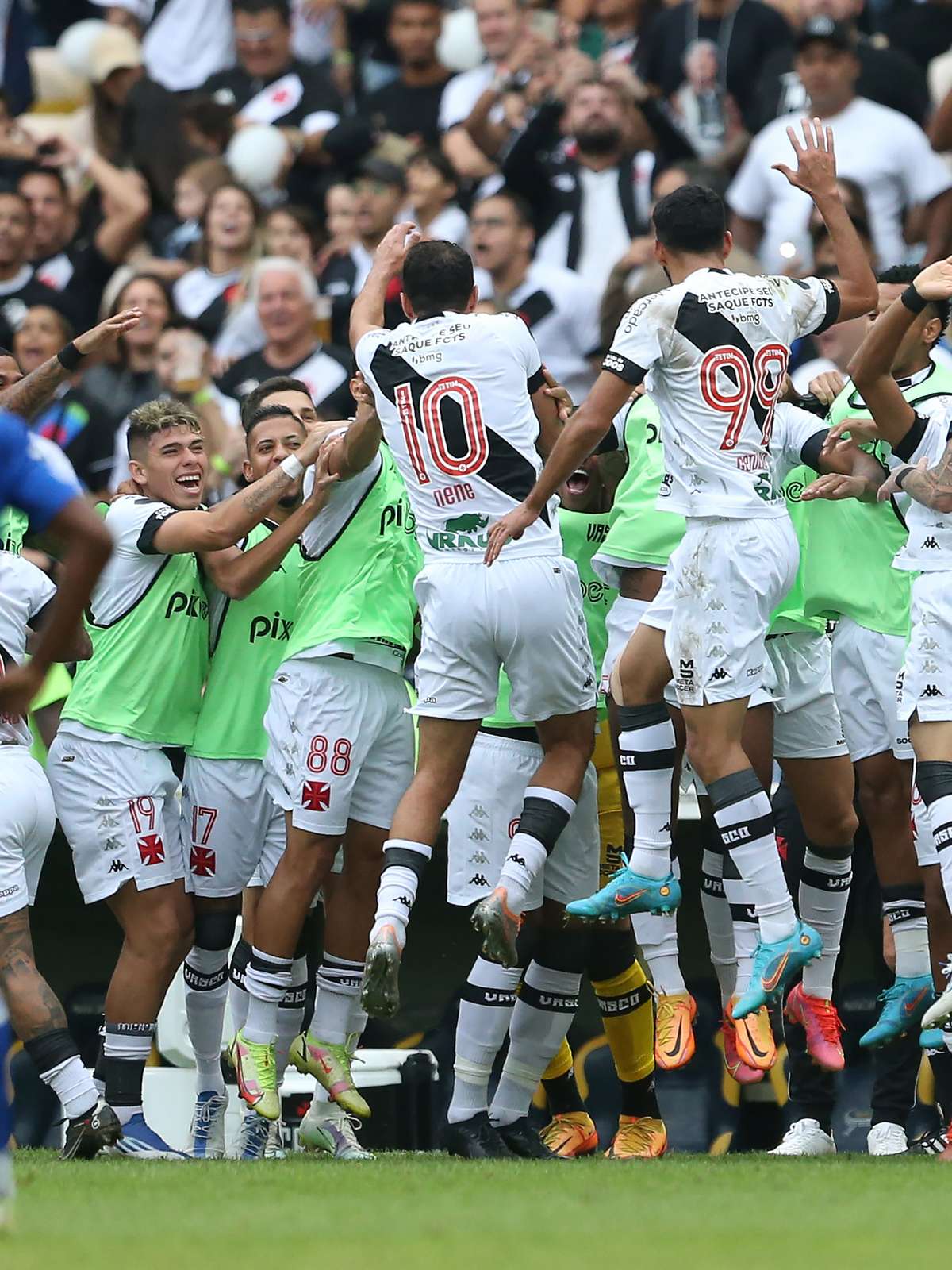 Cruzeiro vence, complica Vasco e garante retorno à Série A - Esportes -  Campo Grande News