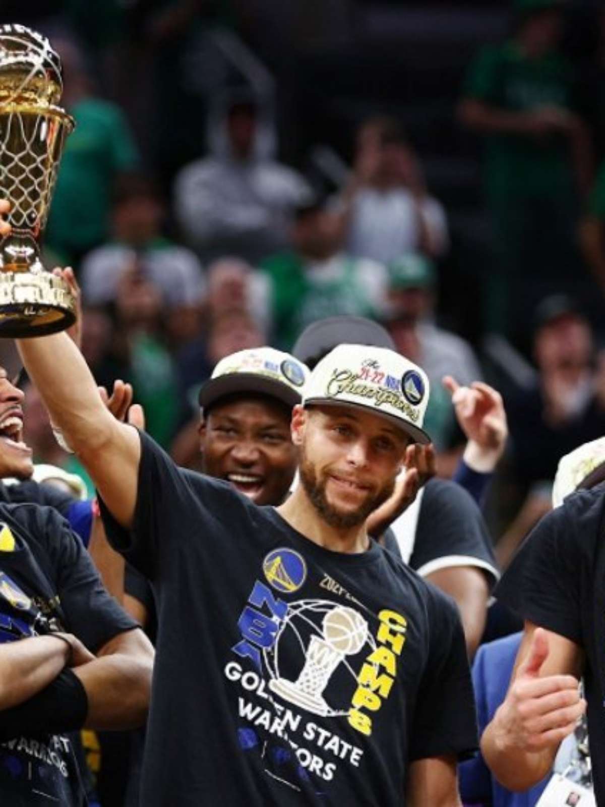 Curry é eleito MVP da NBA e 1º ganhador do prêmio por unanimidade