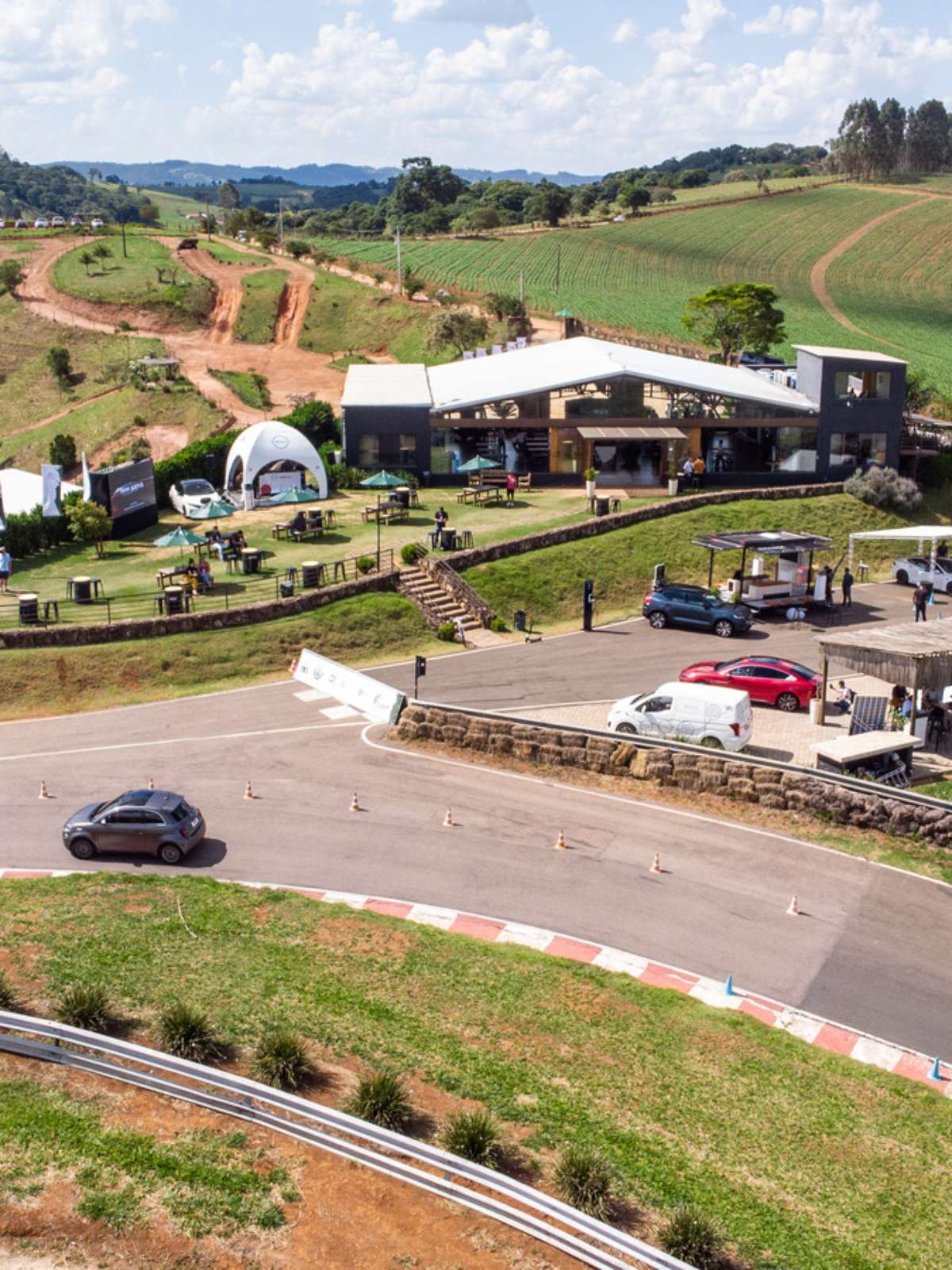 Interior de SP ganha novo parque temático para quem é apaixonado por carros  - 22/07/2022 - UOL Nossa