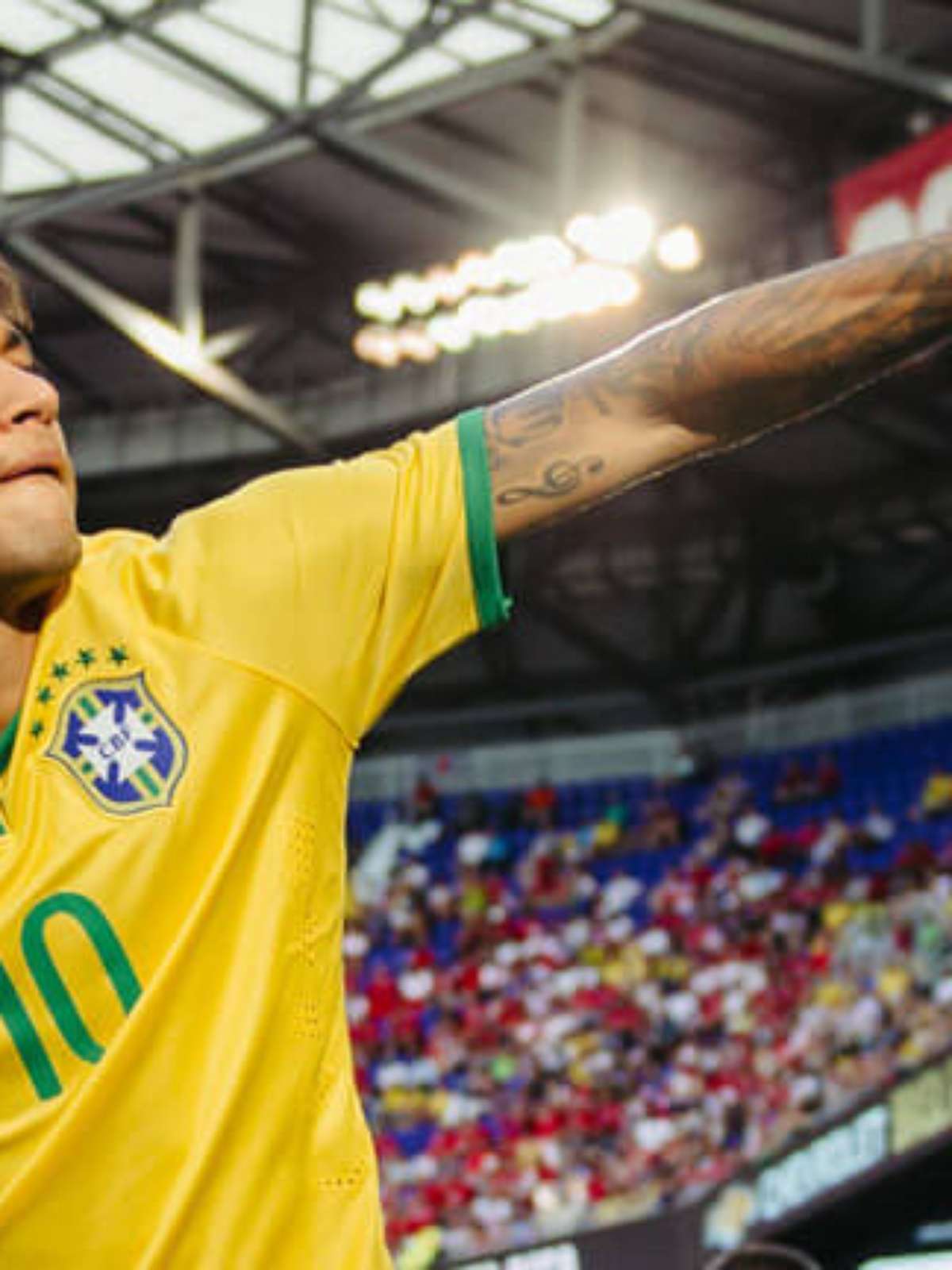 Durou pouco: figurinha 'rara' do Neymar de R$ 9 mil se
