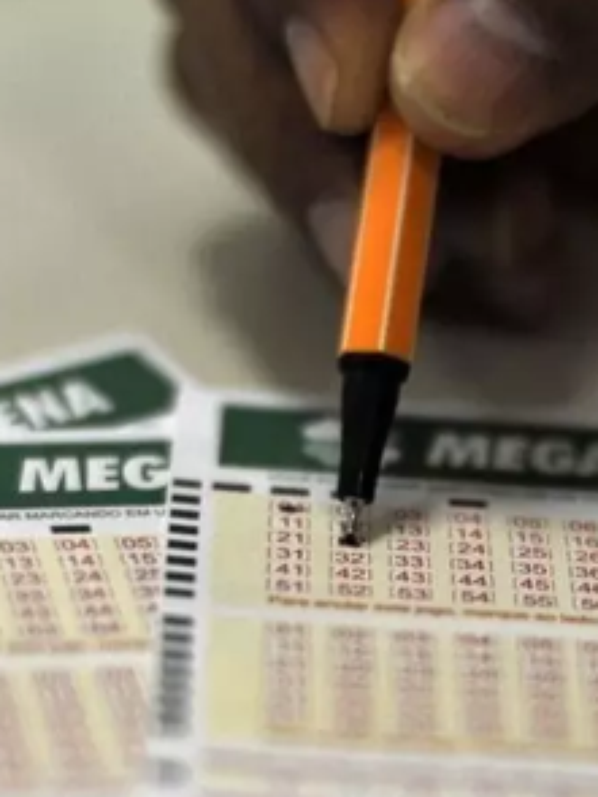 Mega-Sena 2525: aposta simples e bolão dividem R$ 317 milhões