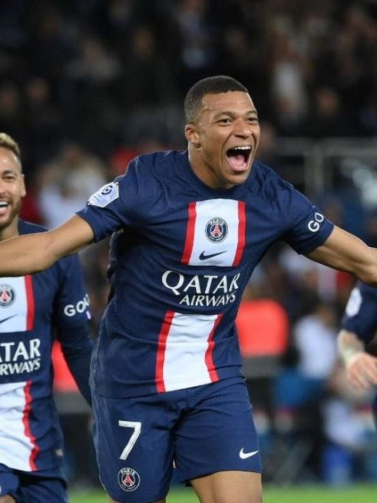 Técnico do PSG explica ausência de Mbappé na equipe titular