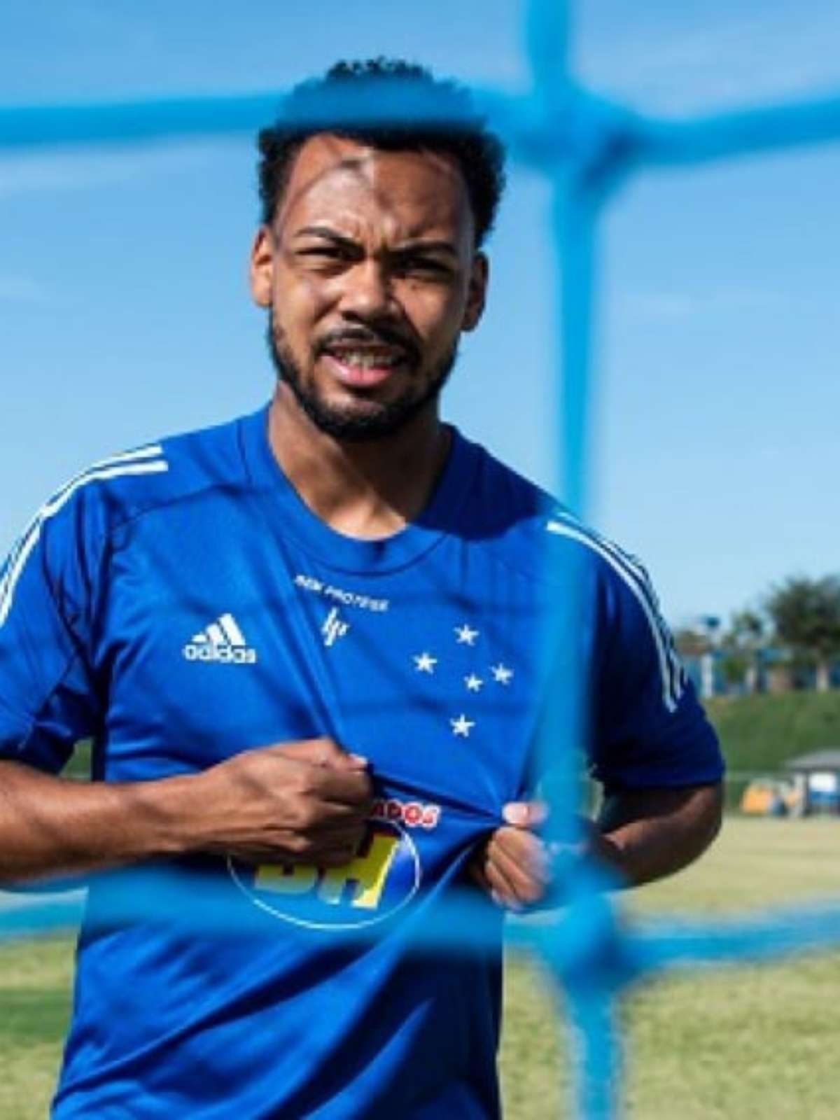 Cruzeiro anuncia contratação de Chay, do Botafogo, cruzeiro