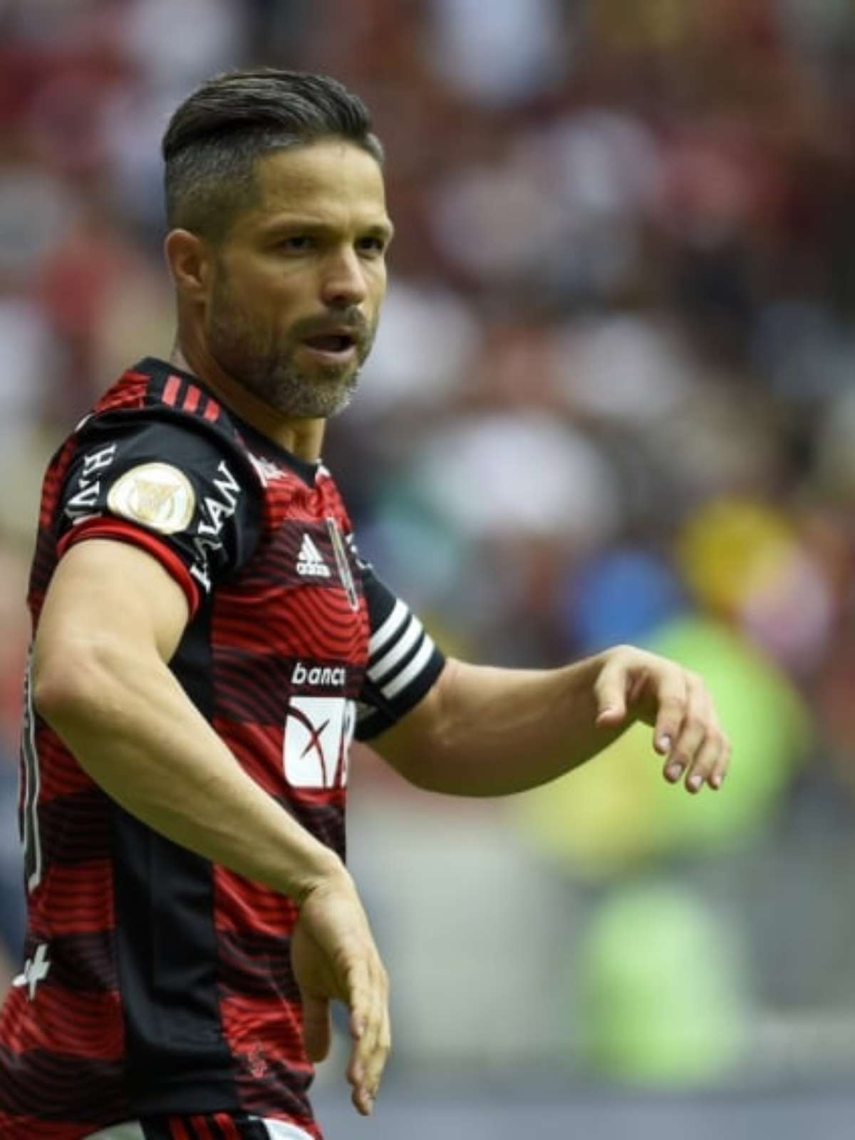 Diego completa 37 anos e recebe homenagens do Flamengo e perfil da