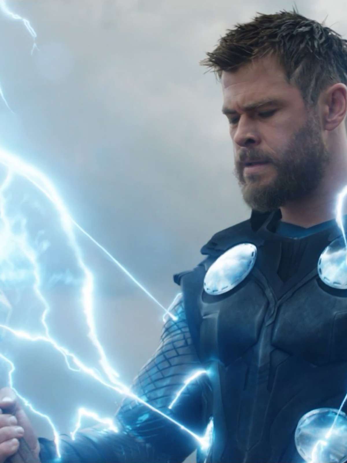 Music FM - Conhecido por dar vida ao super-héroi Thor, o ator Chris  Hemsworth vai estrelar o novo filme original da Netflix. A produção ganhou  o nome de Resgate e mostra a