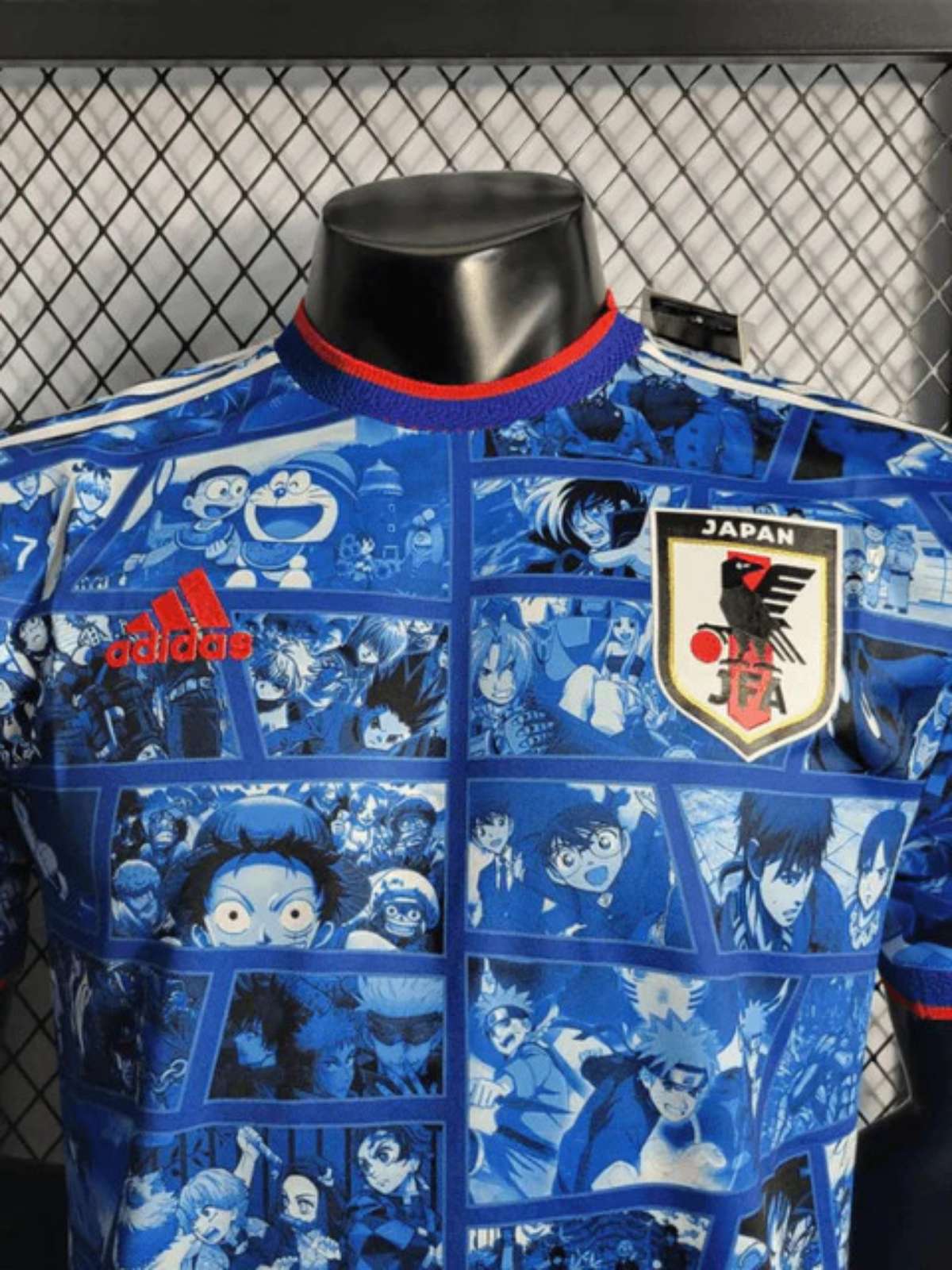 Japão lança uniformes para a Copa do Mundo, Futebol no Japão