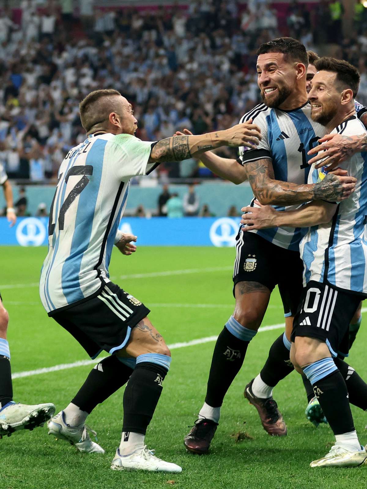 Messi brilha no milésimo jogo, Argentina vence Austrália e avança na Copa -  Futebol - R7 Copa do Mundo