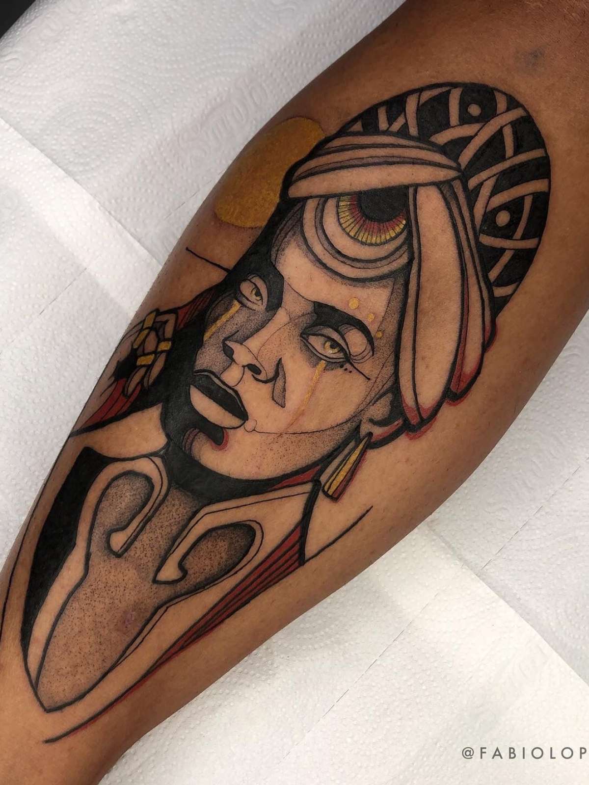 Tatuador se especializa em pele negra: 