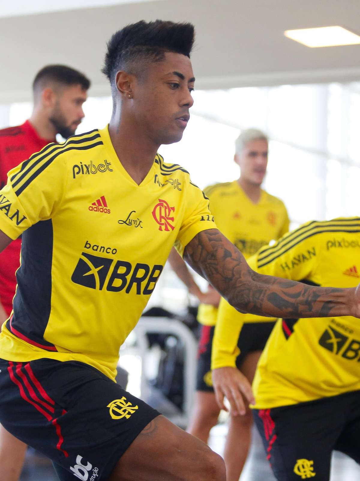 Bruno Henrique vai passar por nova cirurgia três meses após primeiro  procedimento no joelho; Flamengo atualiza cenário do atleta - ESPN