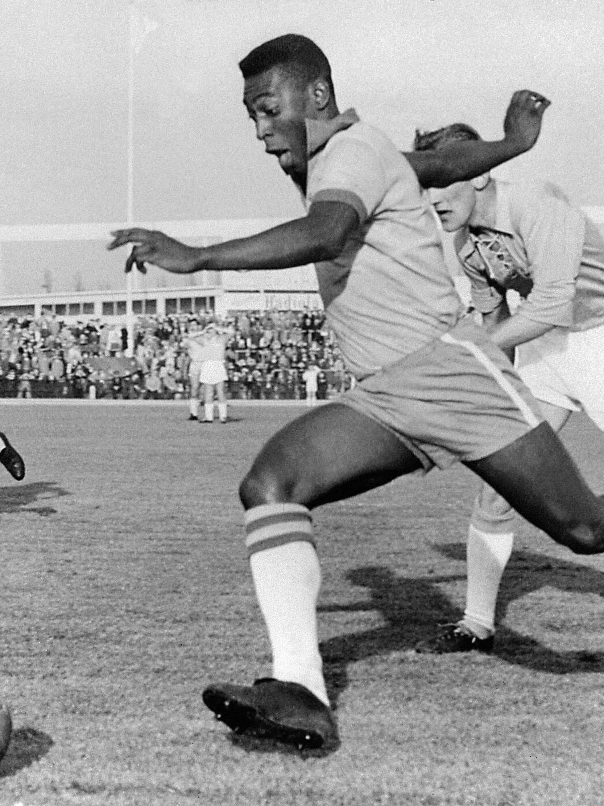 Santos homenageia Pelé, que vai completar 82 anos neste domingo