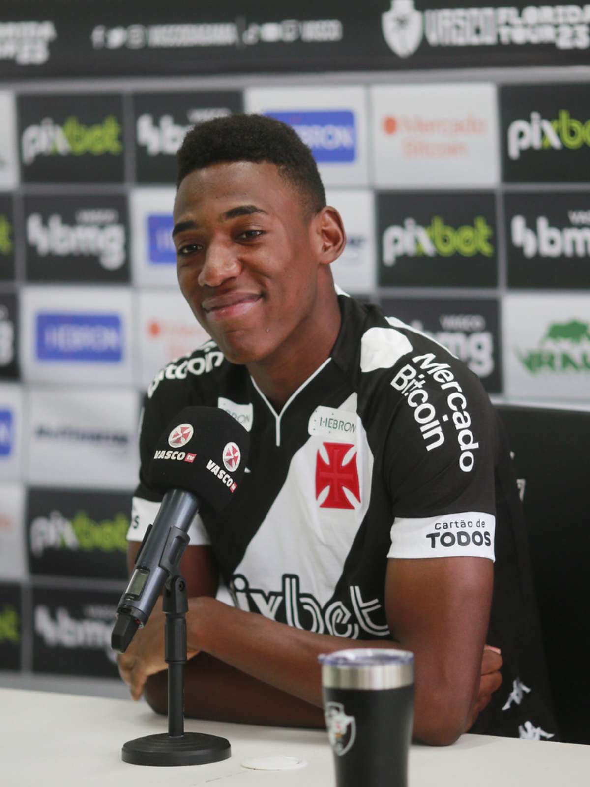 Zagueiro construtor, Léo é o único jogador do Vasco com mais de 300 passes  certos no Carioca, Vasco