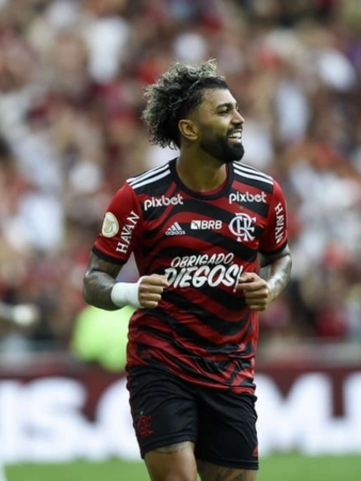 AGORA  Gabigol está confirmado entre os titulares em jogo do