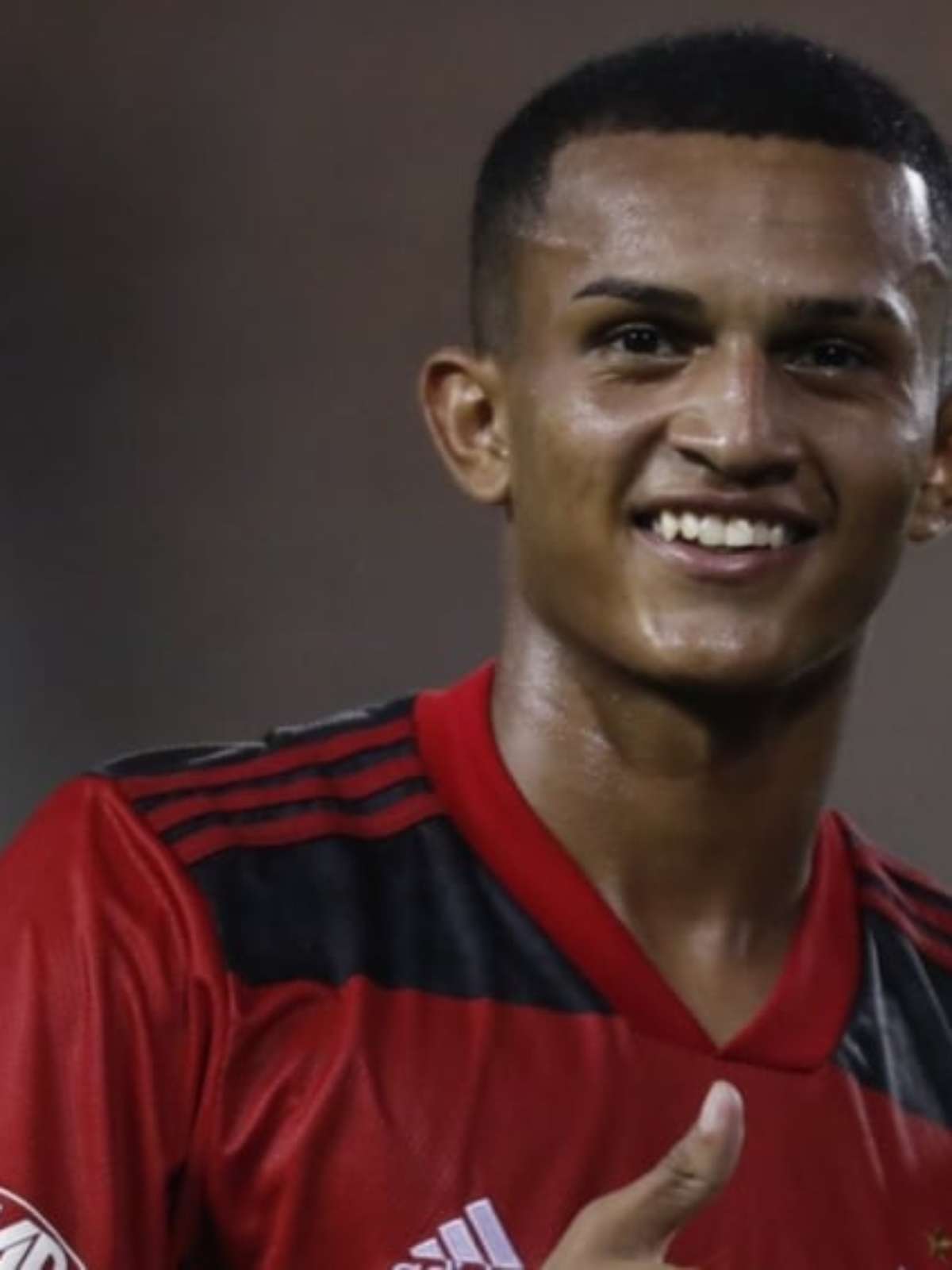 Flamengo negocia empréstimo de Wesley, lateral da base, para o Barcelona -  Flamengo - Extra Online