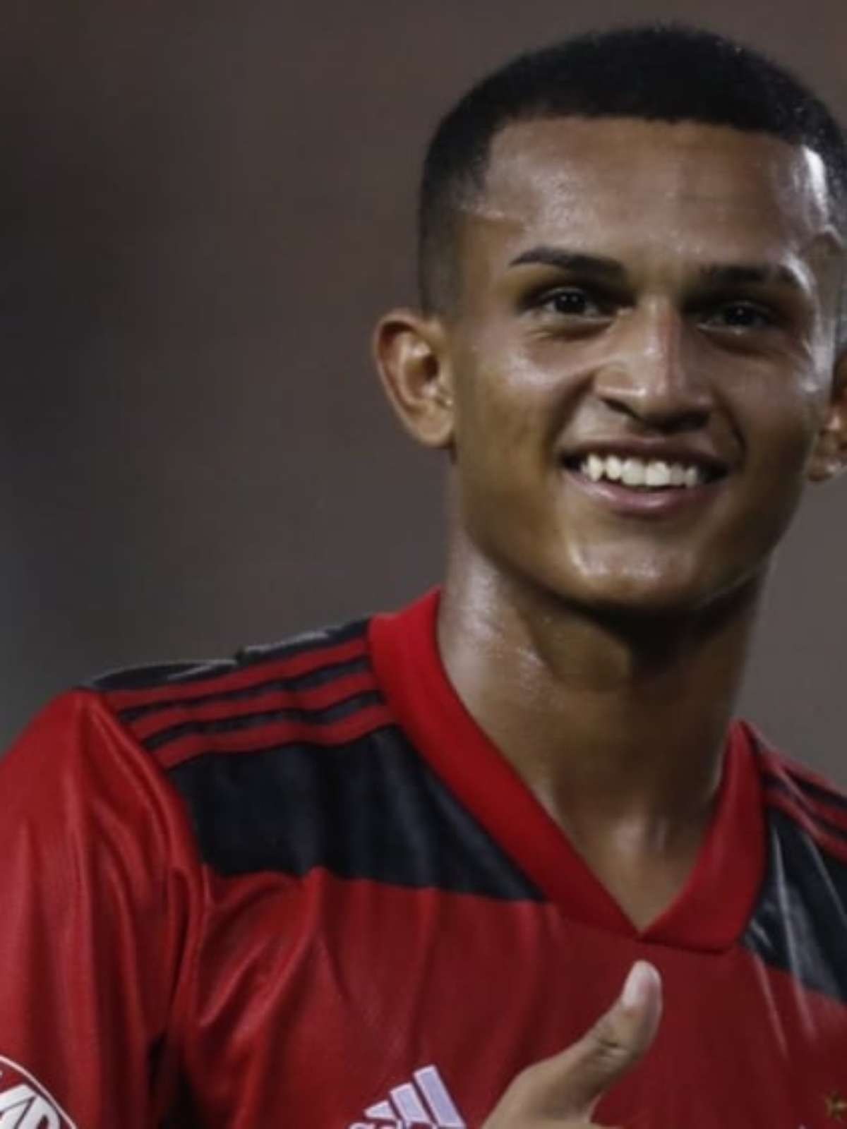 Flamengo negocia empréstimo de lateral-direito Wesley ao Barcelona