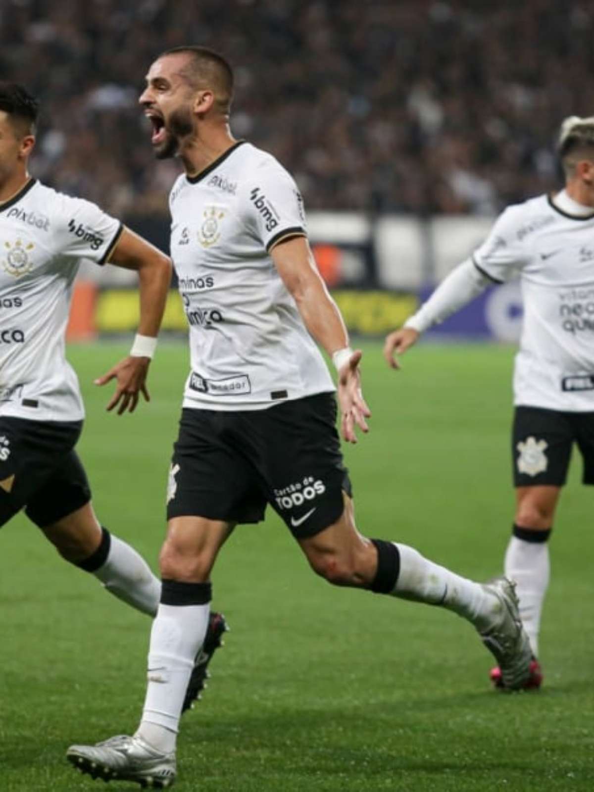 ANÁLISE: Corinthians toma pressão desnecessária, mas evolui e começa a jogar  com 'cara de Lázaro