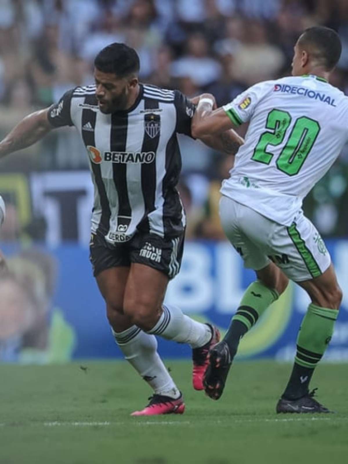 Paulinho marca e define empate entre Atlético-MG e América-MG