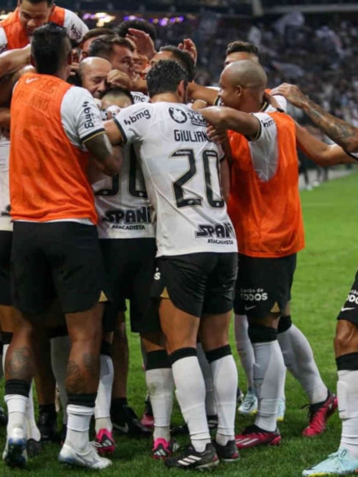 ANÁLISE: Corinthians toma pressão desnecessária, mas evolui e começa a jogar  com 'cara de Lázaro