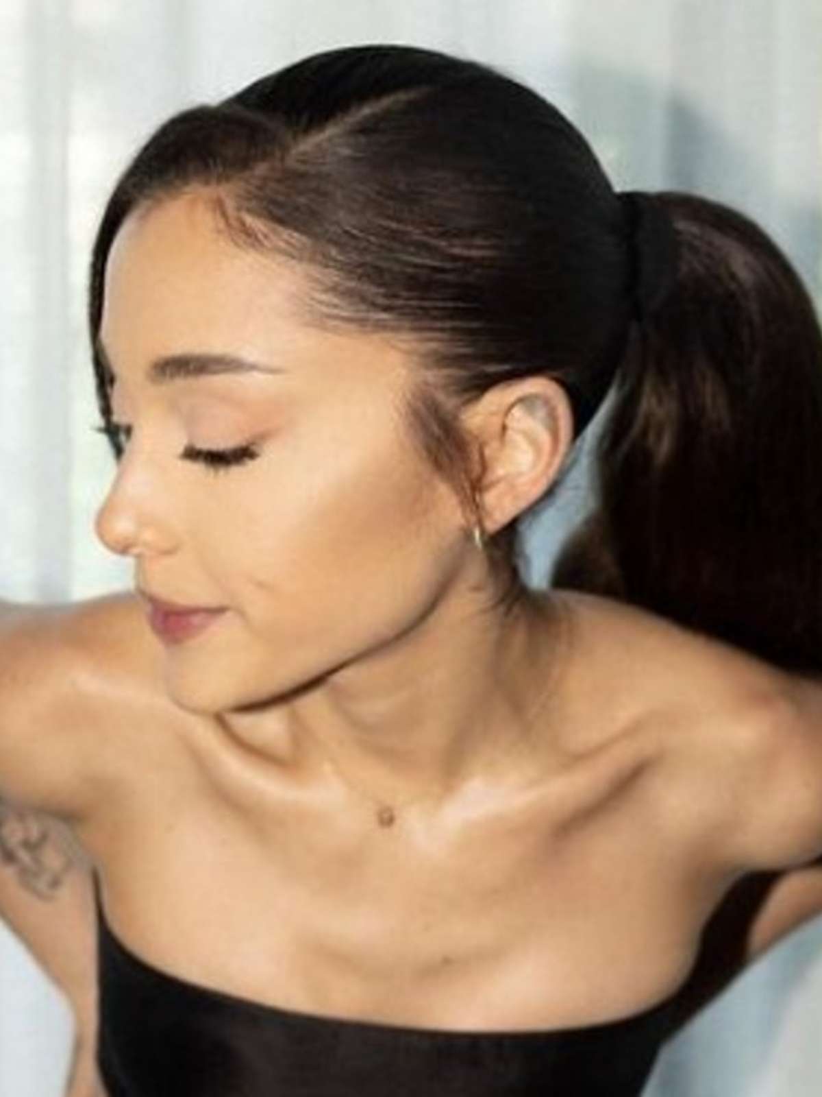 Entenda o que é alopecia por tração, doença de Ariana Grande