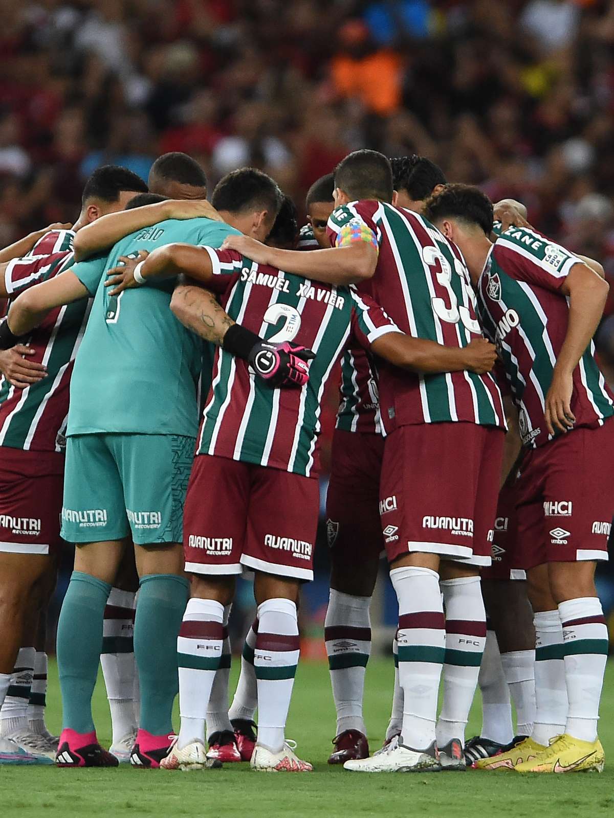 Torcedor do Fluminense morre após tiroteio na saída do Maracanã