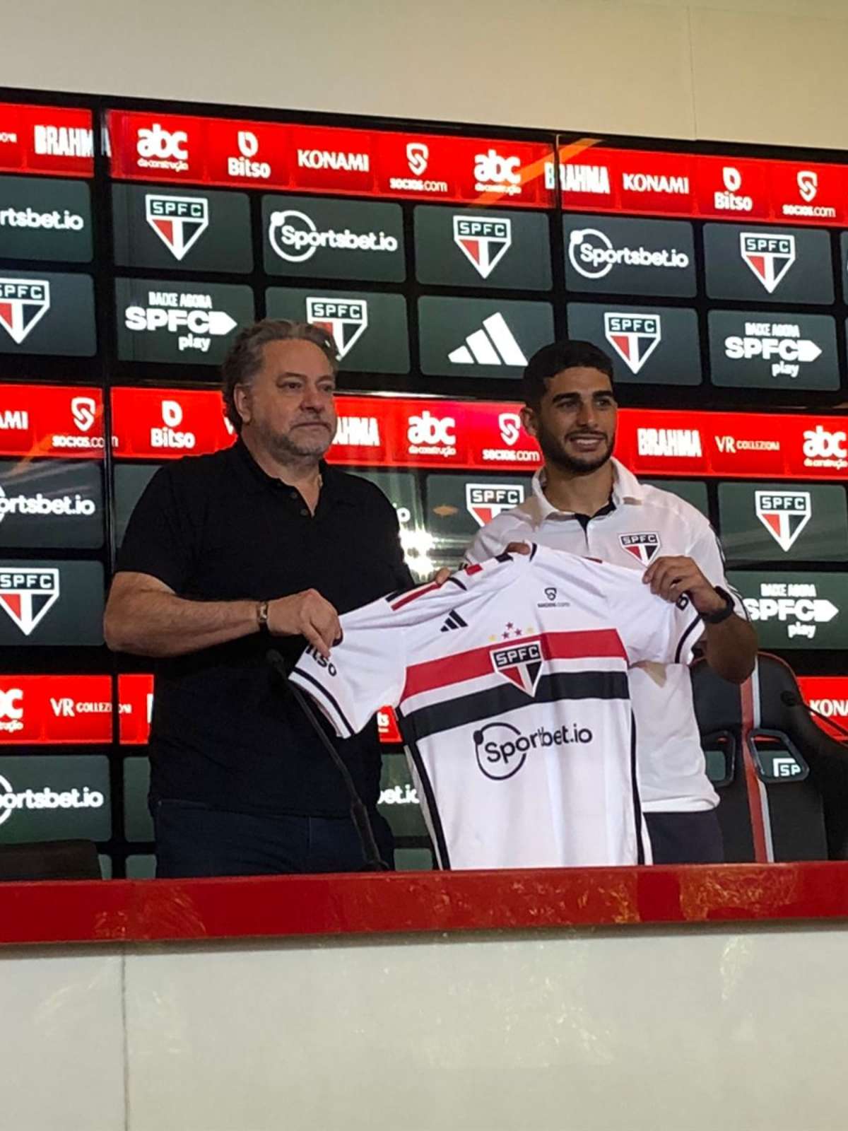 Novo reforço do Flamengo, Luiz Araújo desembarca no Rio - Gazeta