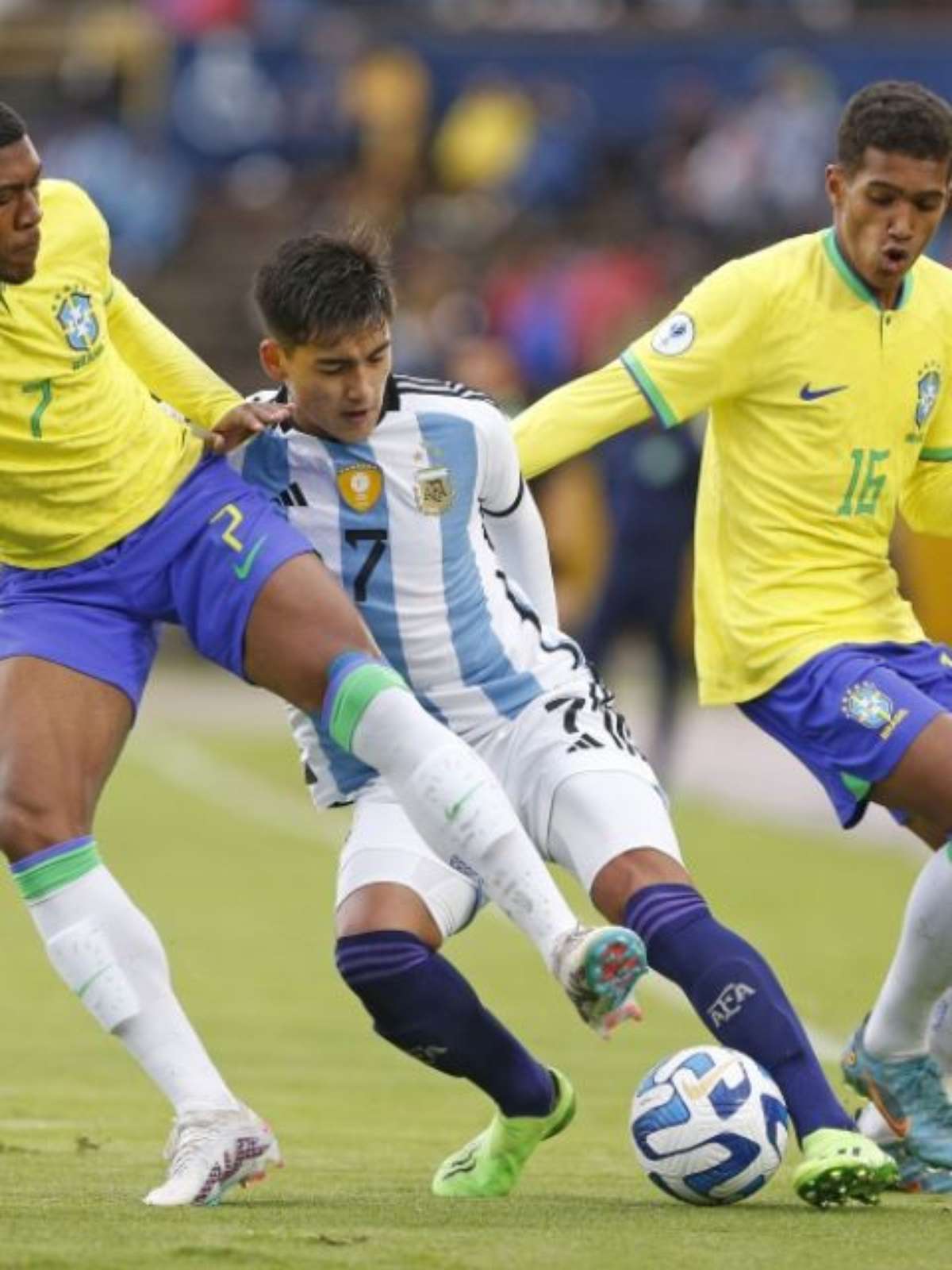 17_12_16 - Esportes - Brasil x Argentina - Futebol America…