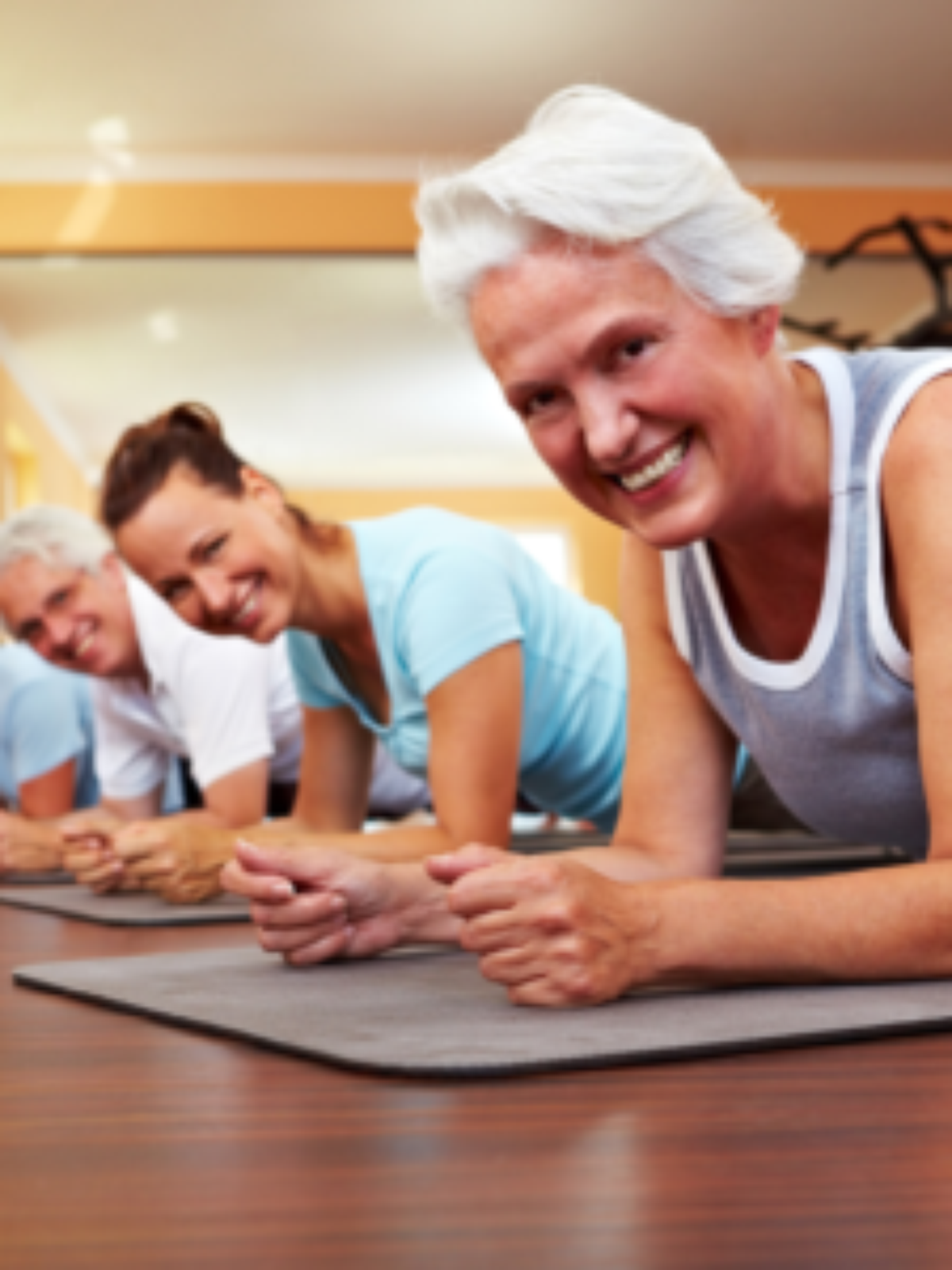 Yoga para idosos: por que praticar? - Cuidado de idosos