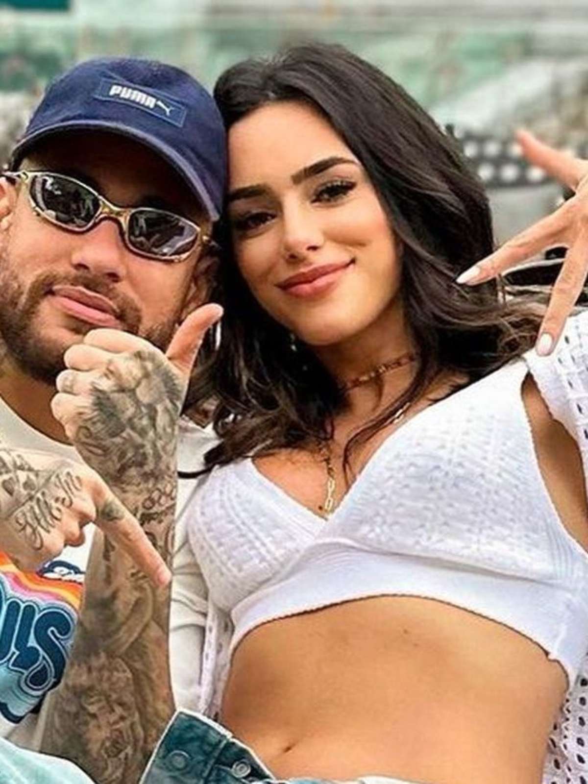 Bruna Biancardi mostra detalhes de aliança com Neymar e joia rouba a cena  na web. Veja!