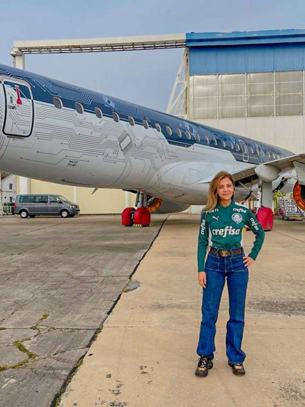 Avião comprado por Leila para o Palmeiras deve chegar ao Brasil dia 10 de  junho e será branco e azul