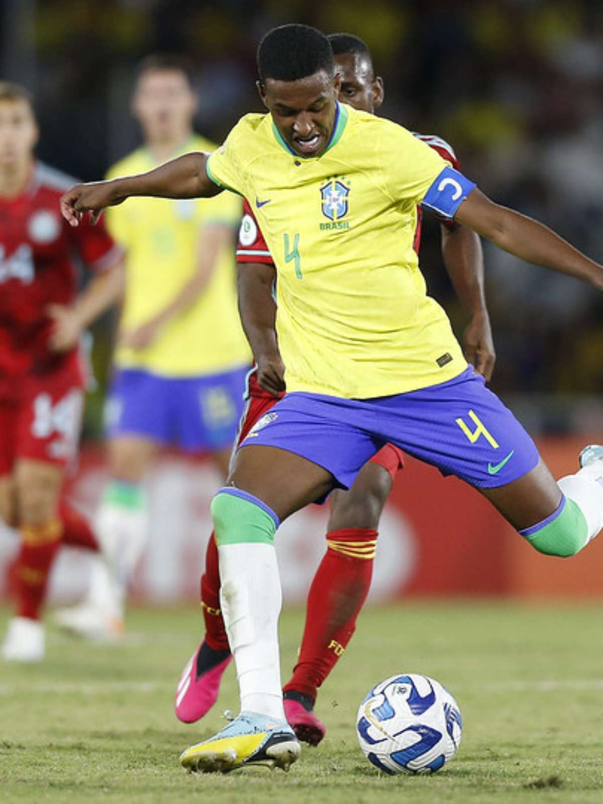 Zagueiro da Seleção Brasileira sub-20 sofre ataques racistas na