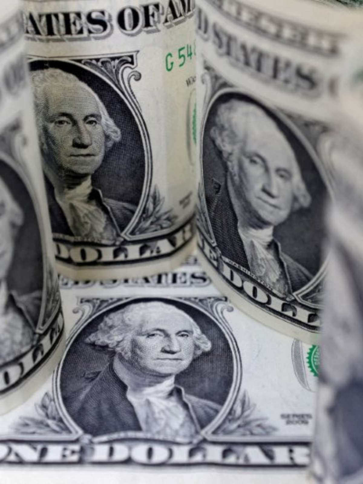 Dólar cai para R$ 5,10 e fecha no menor valor desde novembro