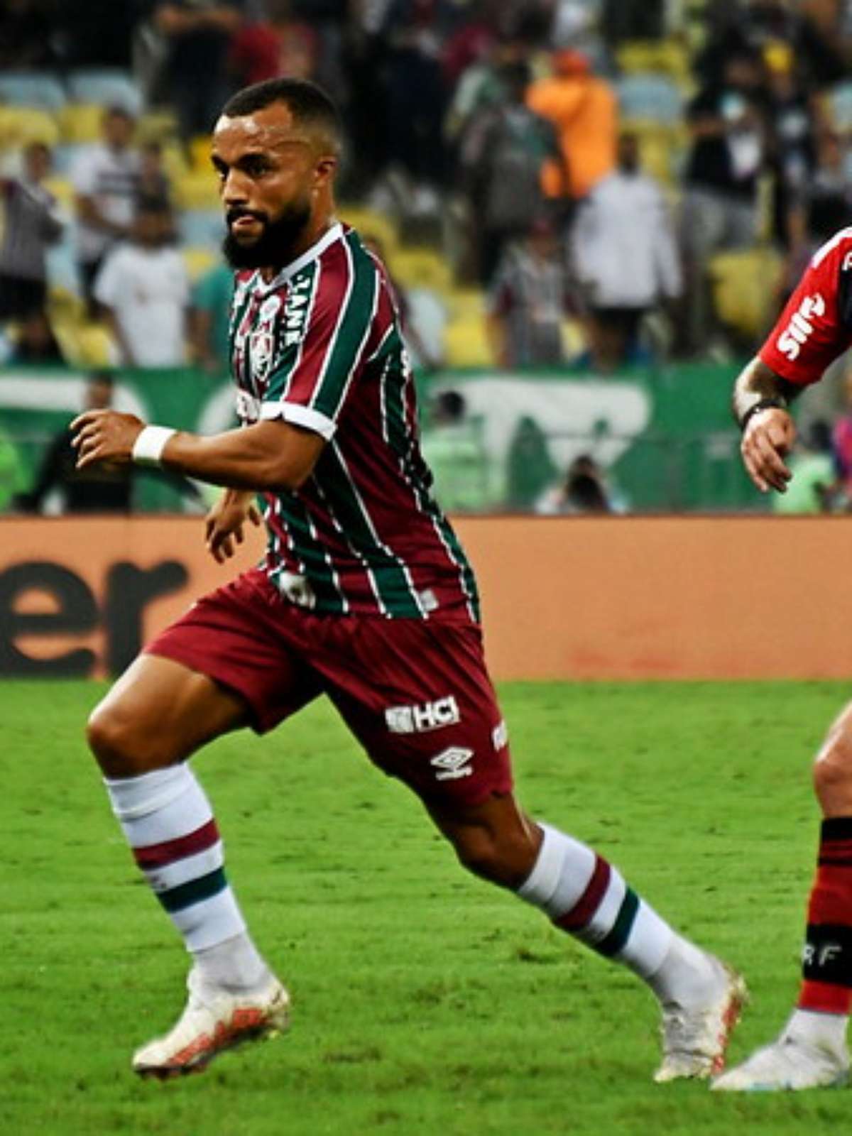 Flamengo quer manter supremacia contra Fluminense, que busca