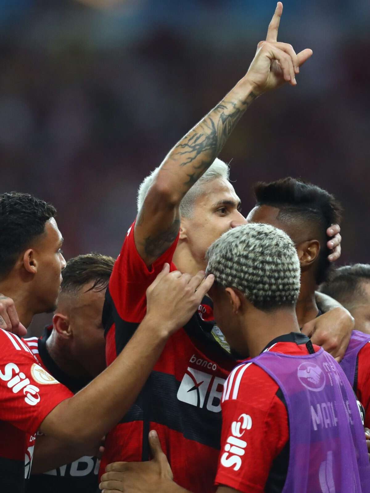 Em grande jogo, Fluminense quebra invencibilidade do Flamengo e assume o 2º  lugar