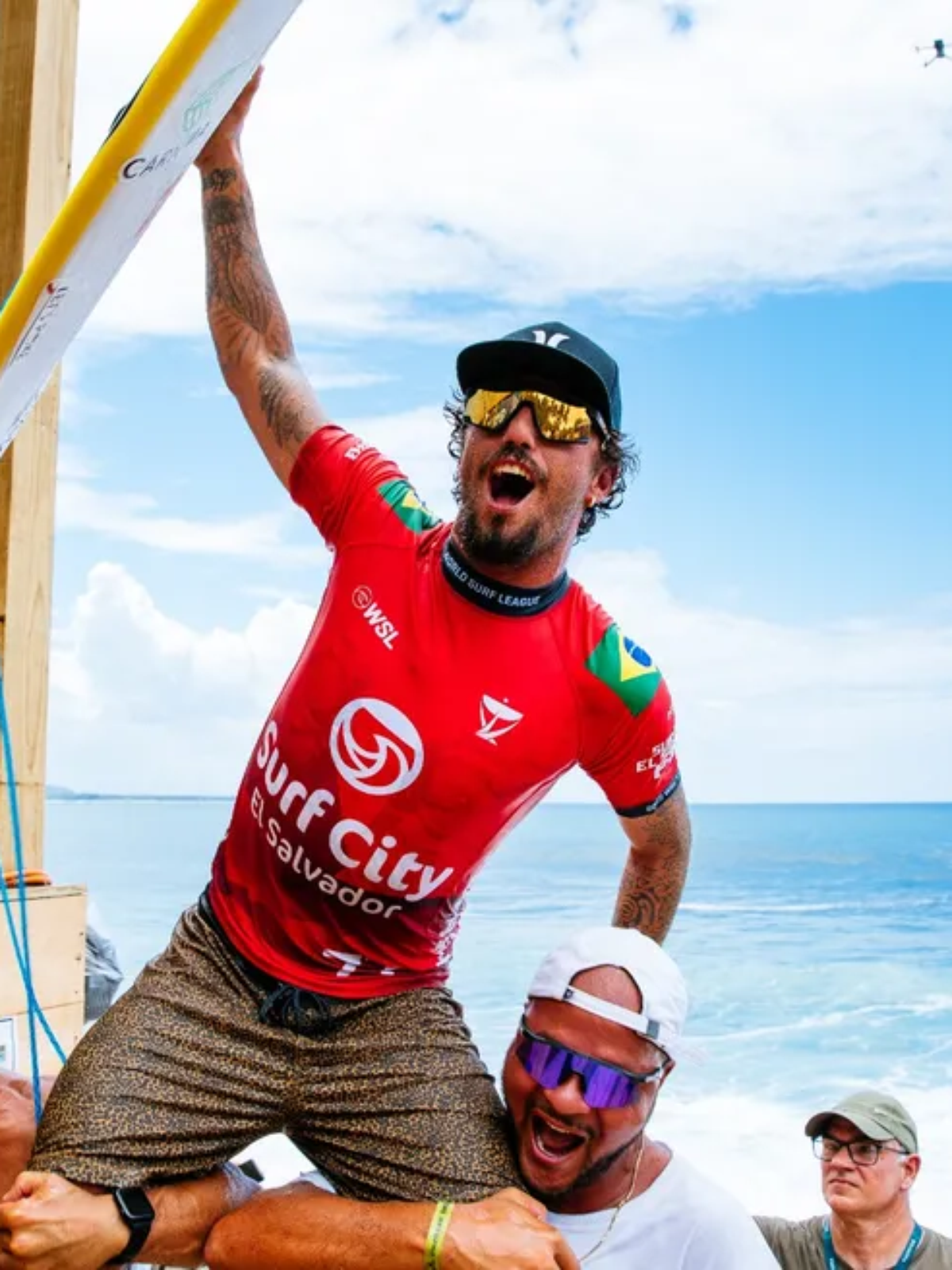 Filipe Toledo curte folga do Mundial de Surfe ao lado da namorada grávida -  Fotos - R7 Mais Esportes