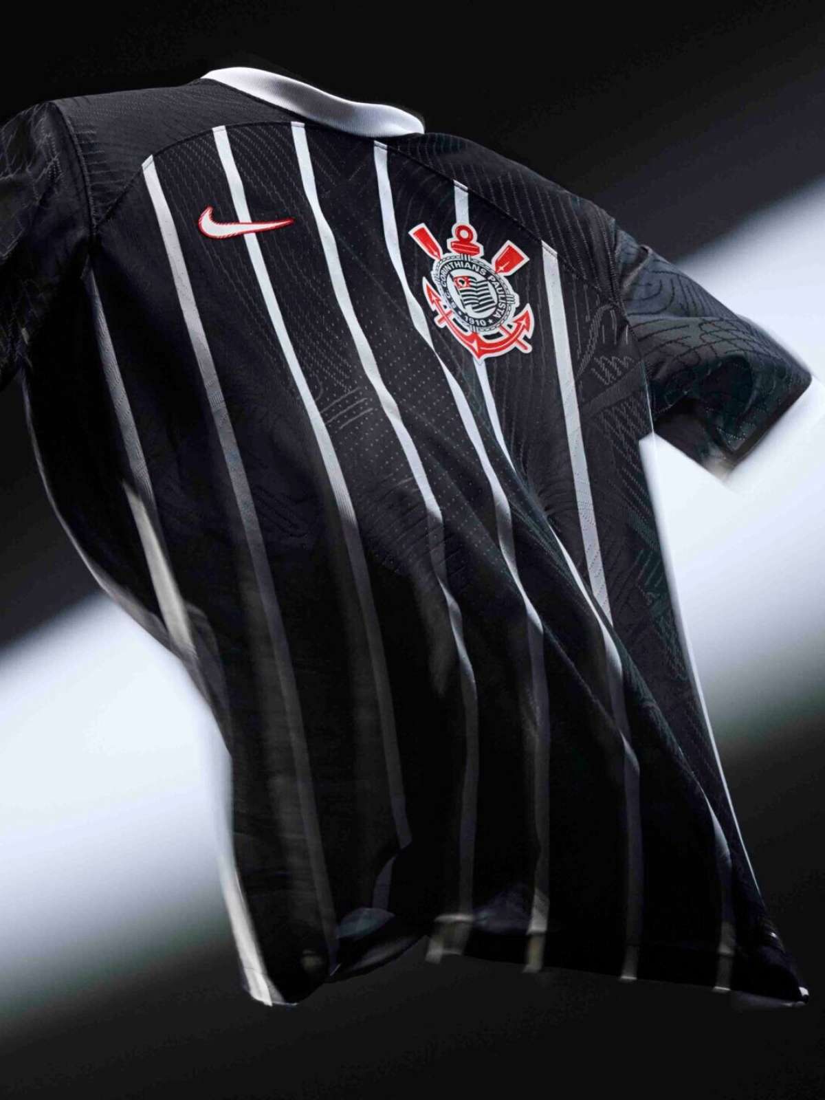 Novo uniforme do Corinthians lembra luta pela democracia do Brasil