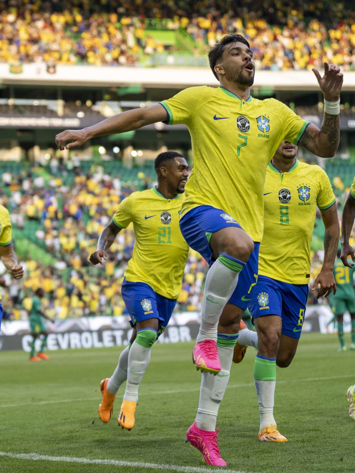 Vinte e três brasileiros estavam em campo nos jogos de ontem da