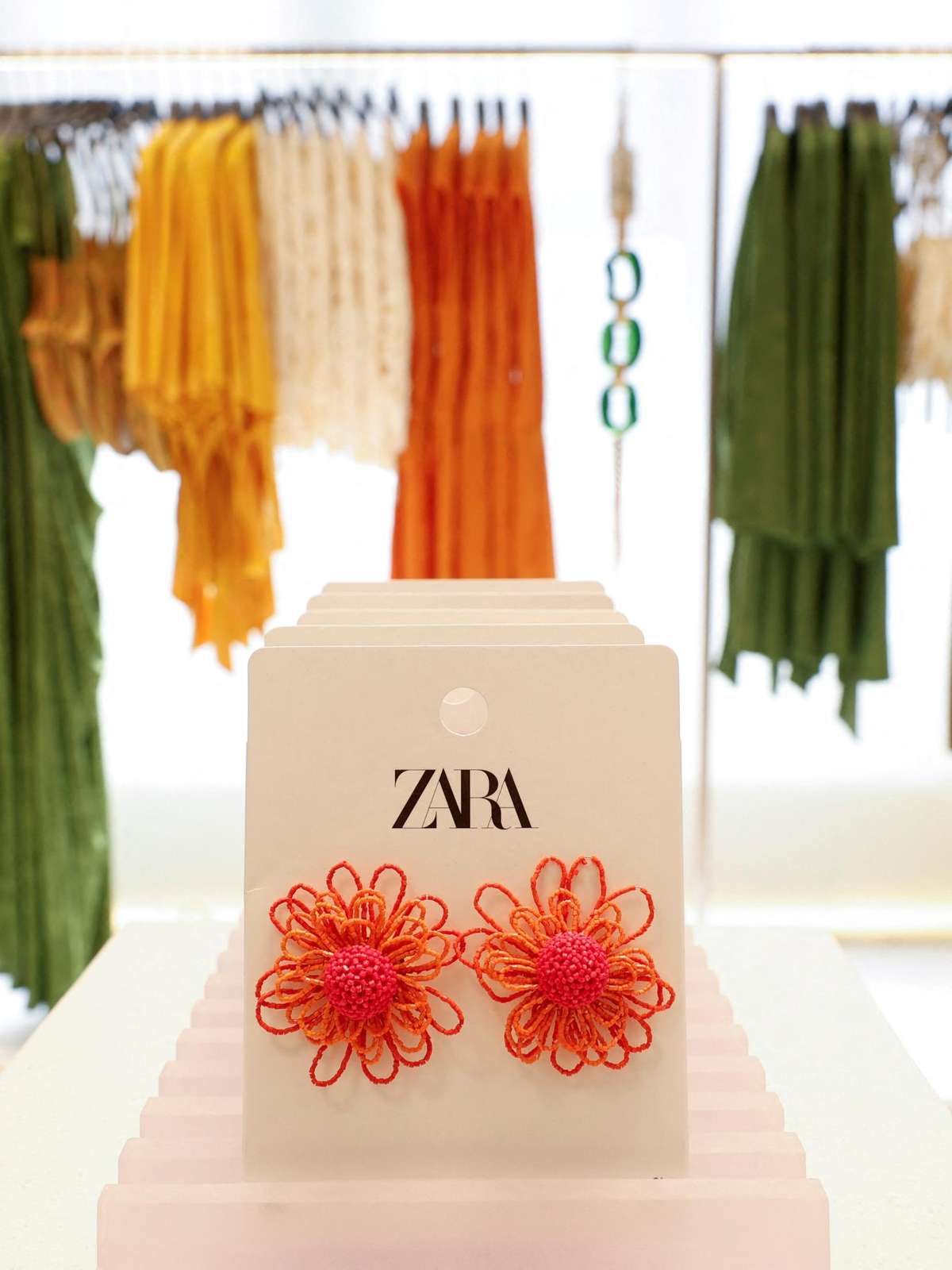 Indíce Zara: roupas estão mais caras no Brasil - JORNAL DA TARDE