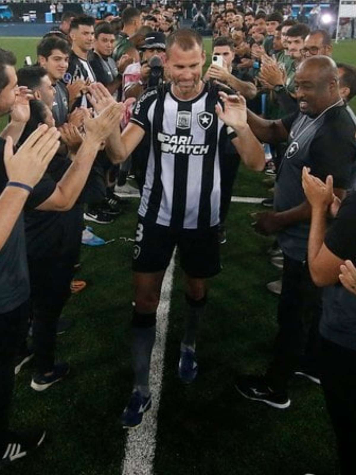 Acesso Total Botafogo: episódio 5 tem volta de Carli, bronca do capitán e  negociação com Navarro, botafogo