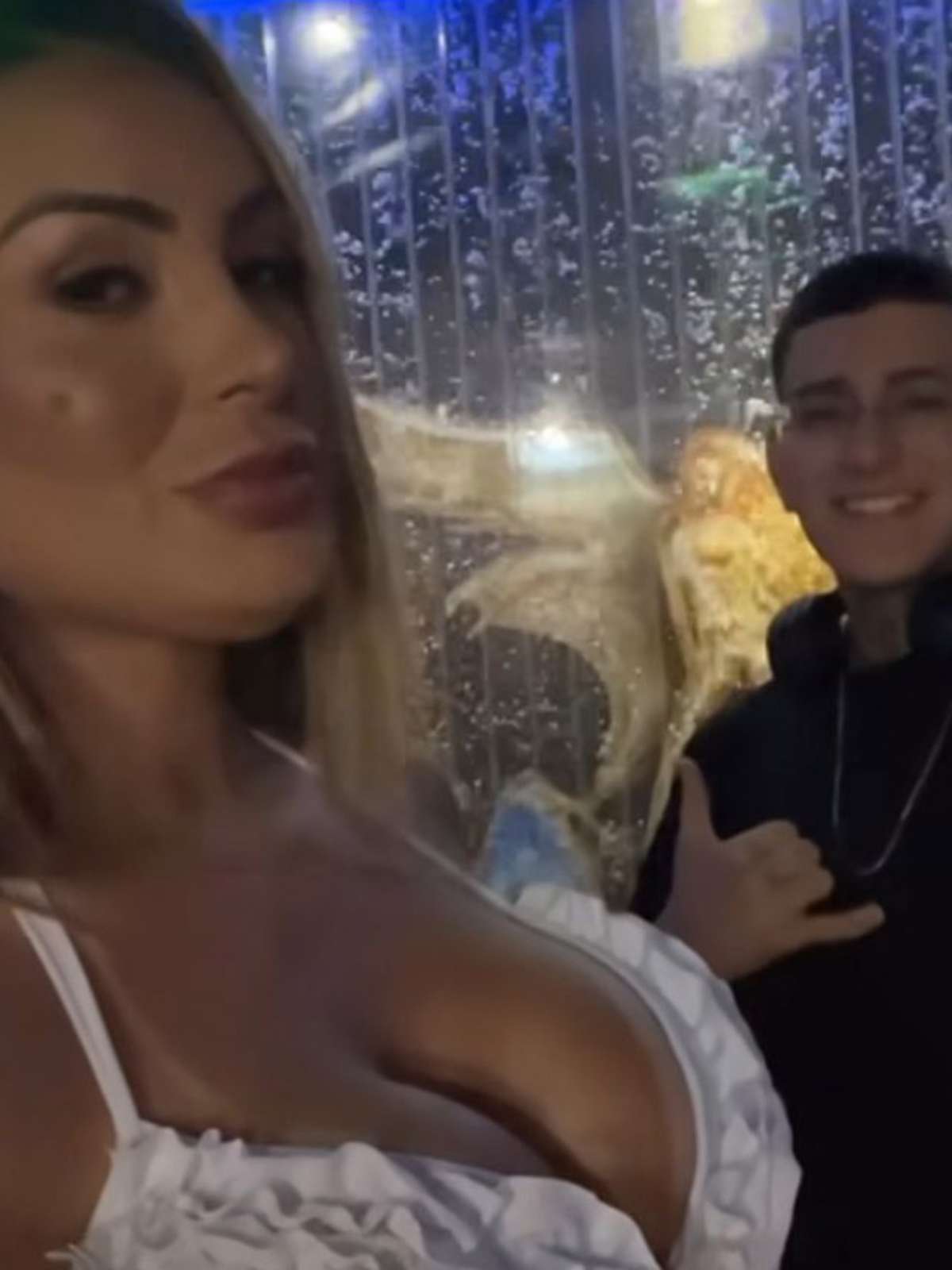 Andressa Urach leva filho menor à boate e sofre críticas do ex-marido