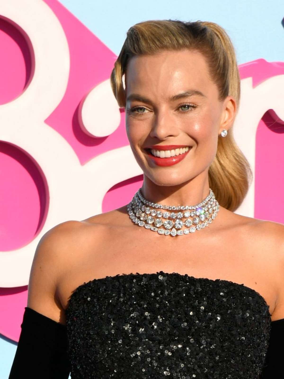 Veja os looks dos famosos no pink carpet de 'Barbie', em Los