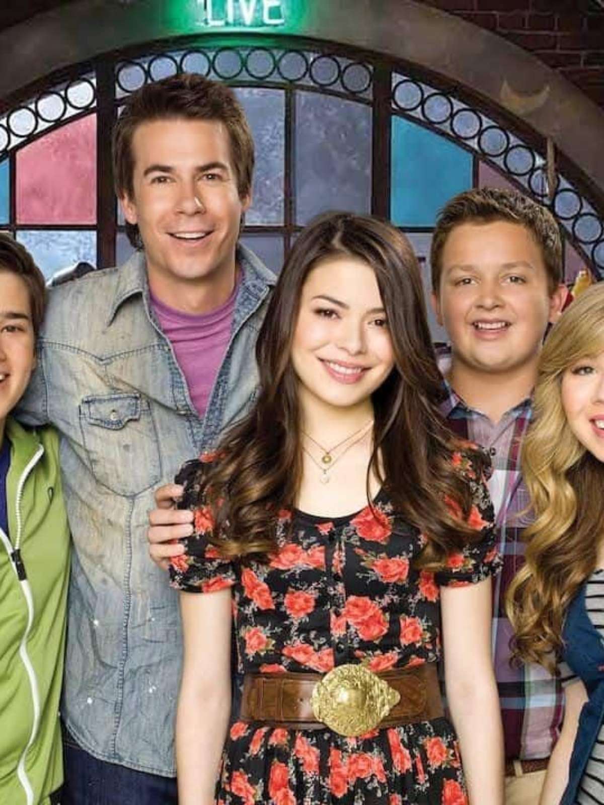 Atriz de iCarly dá novo depoimento emocionante sobre relacionamento abusivo  com a mãe que a pressionou a virar artista: 