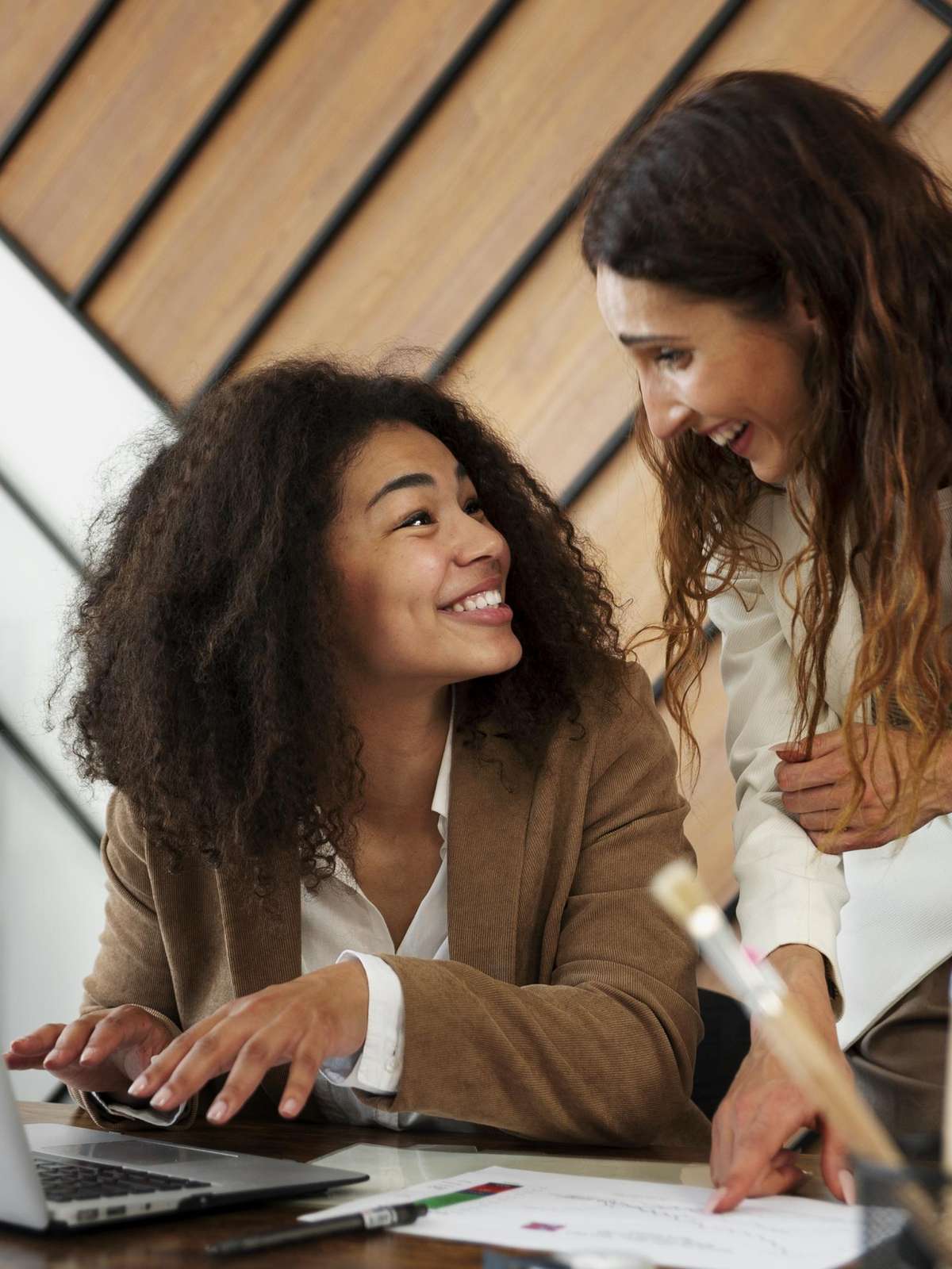 Chefe amigo de funcionário? Entenda os limites da amizade no ambiente de  trabalho