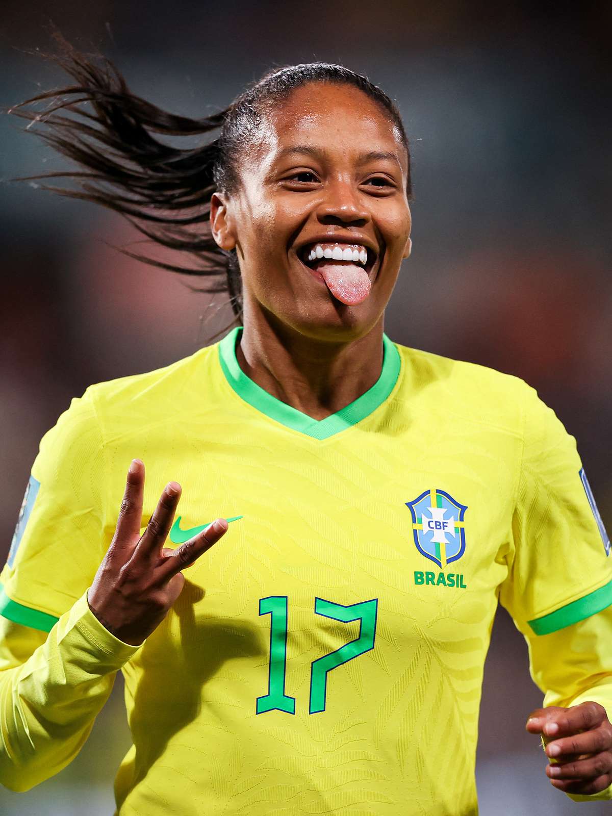 Seleção feminina: Por que é quase impossível encontrar camisas da Copa do  Mundo das mulheres no Brasil
