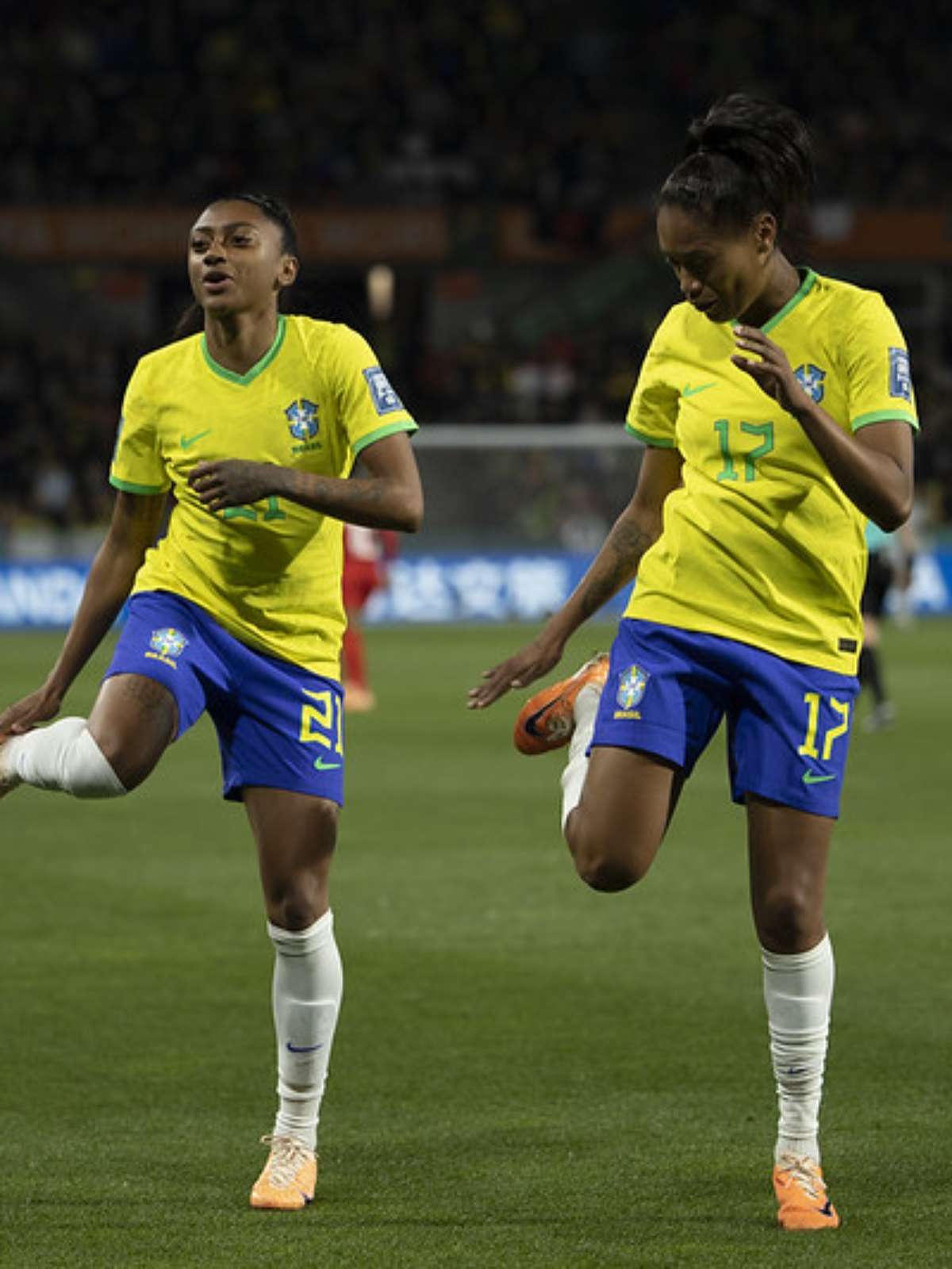 Com hat trick de Ary Borges, Brasil estreia na Copa com goleada
