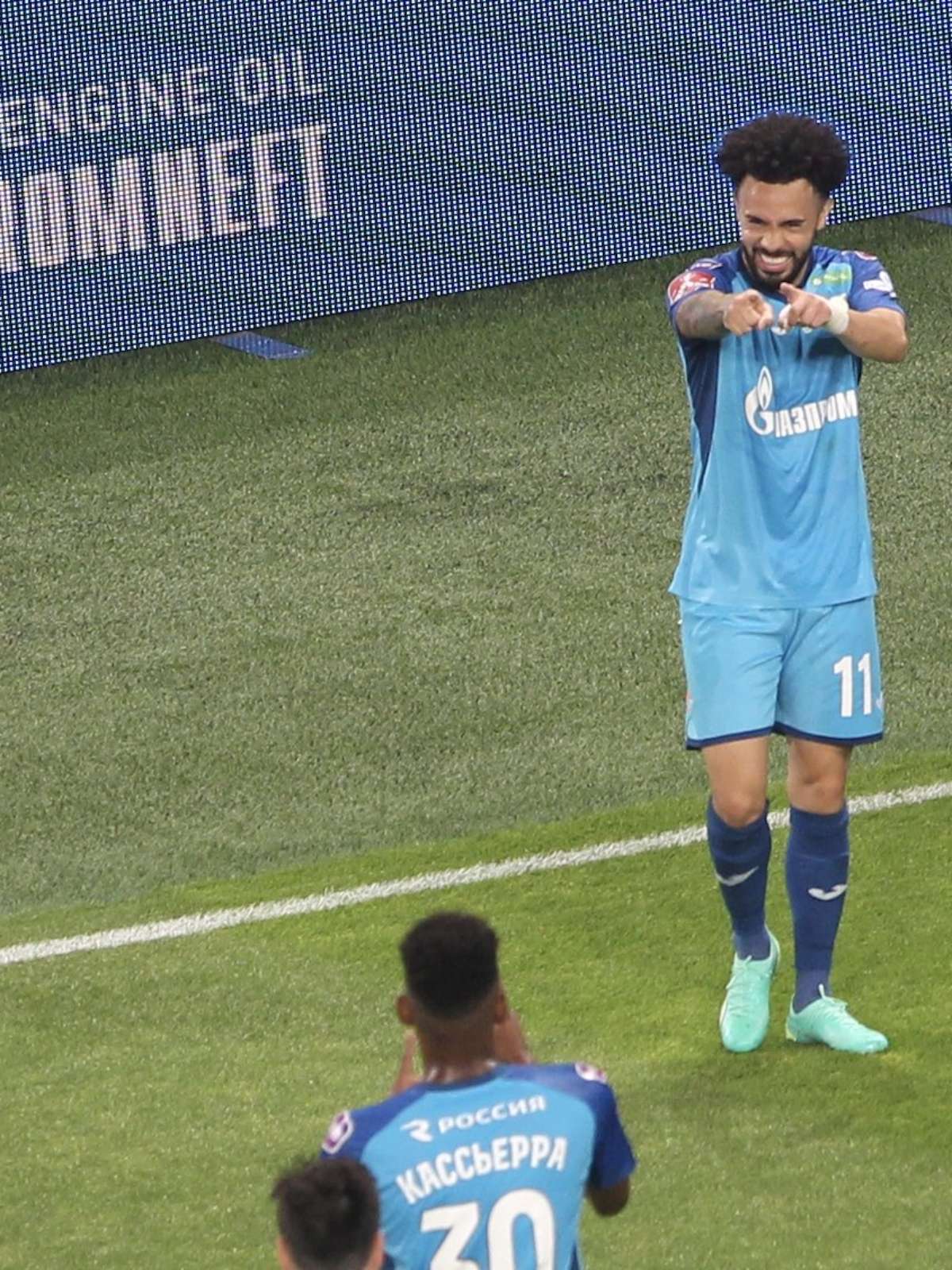 Zenit vence e cola no líder com assistências de Wendel e gol de Claudinho, futebol russo