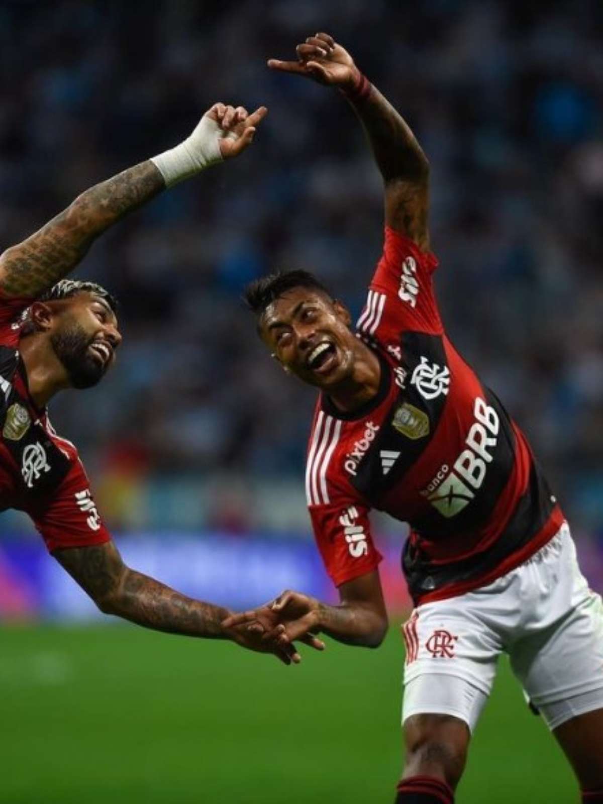 Foto com as esposas dos jogadores do Flamengo chama atenção no Twitter