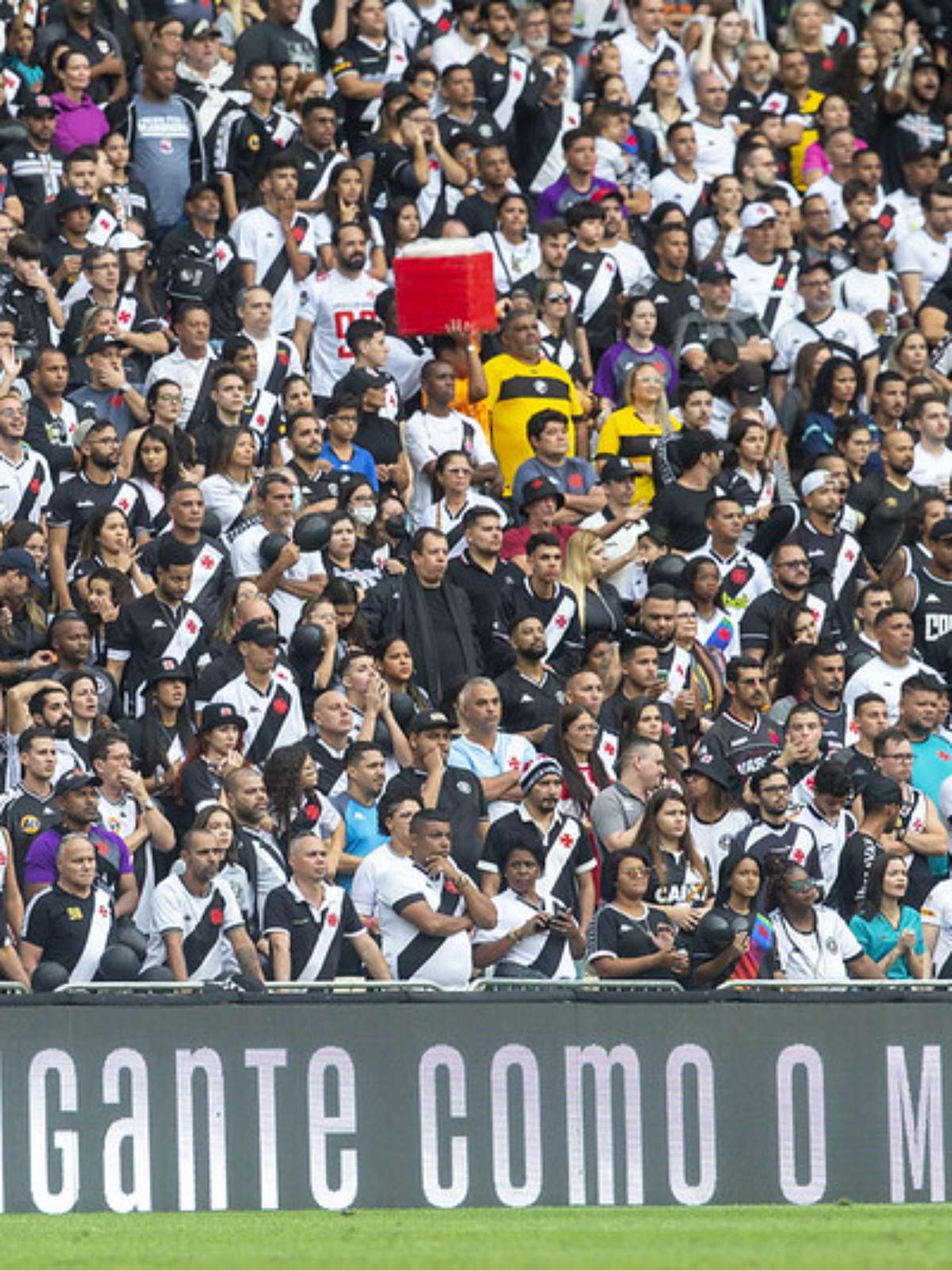 Após multa milionária, Vasco prepara relançamento de programa de sócios