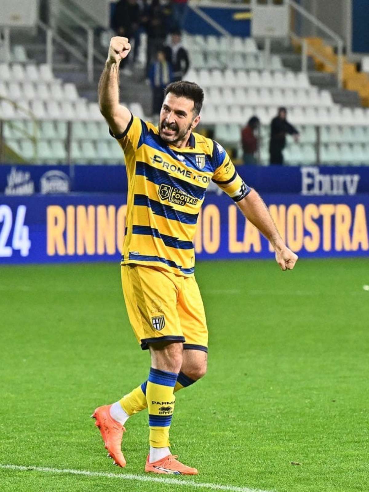 Buffon desiste de nova temporada pelo Parma e anuncia aposentadoria aos 45  anos