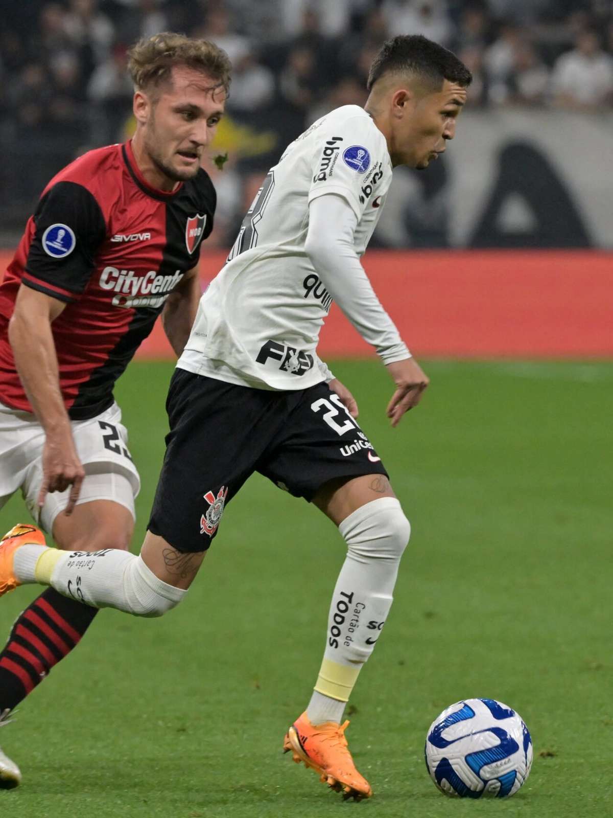 Wesley, inscrito pelo Corinthians na Libertadores, tem lesão no tornozelo, corinthians