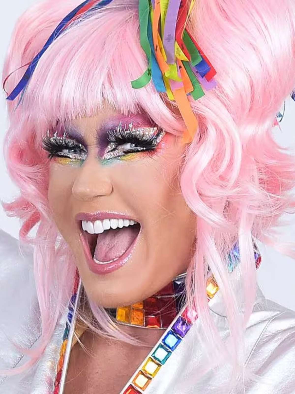 Xuxa se irrita com adiamento da